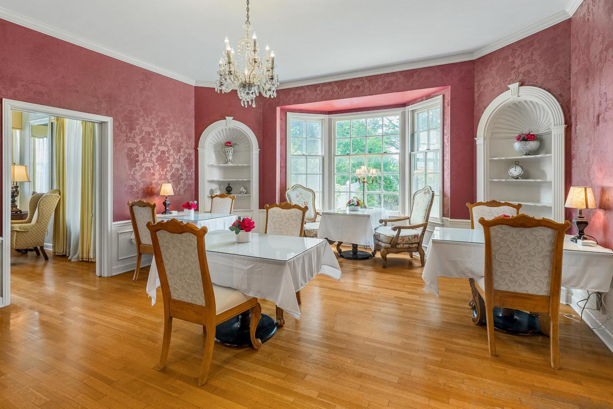 Beland Mansion-Blooming Garden Suite! Fort Smith Exteriör bild